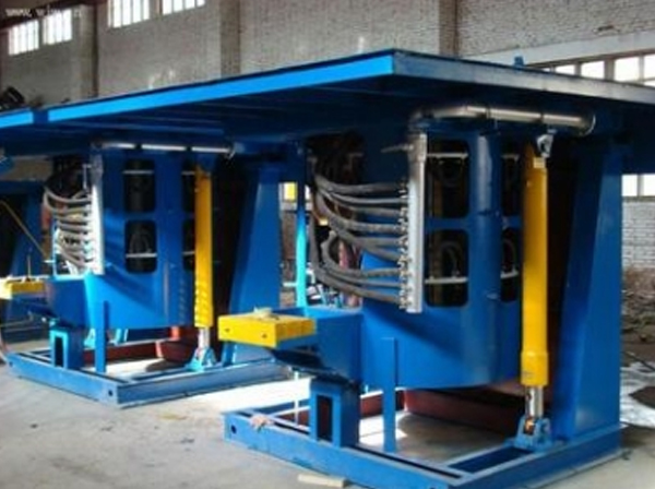 電(dian)鑪(lu)油缸